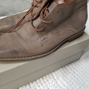 Kenneth Cole chukka boots